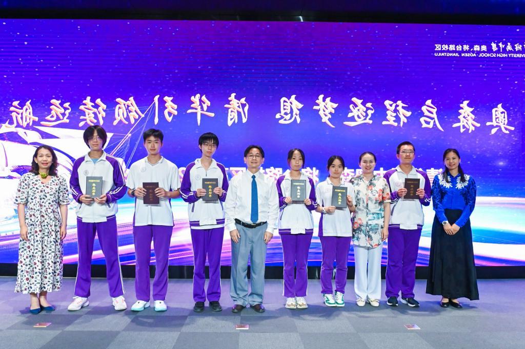 21 School leaders present graduation Certificates to students (2)